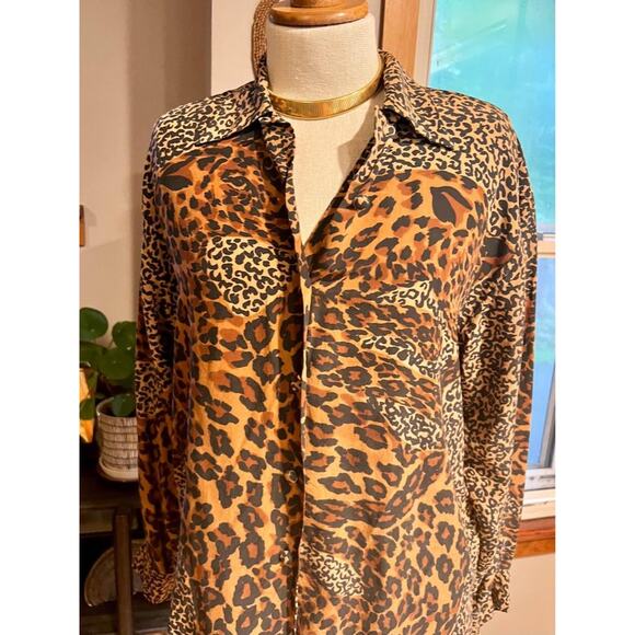 🐆 VINTAGE Silk Leopard Collared Shirt 🐆 - Picture 2 of 6